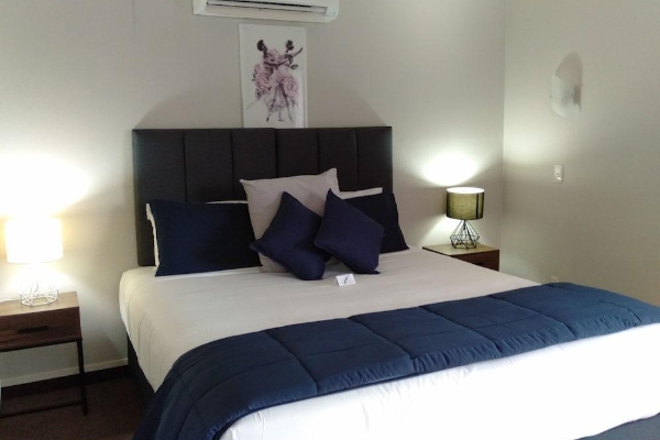 Albatross Motel (Westshore)
